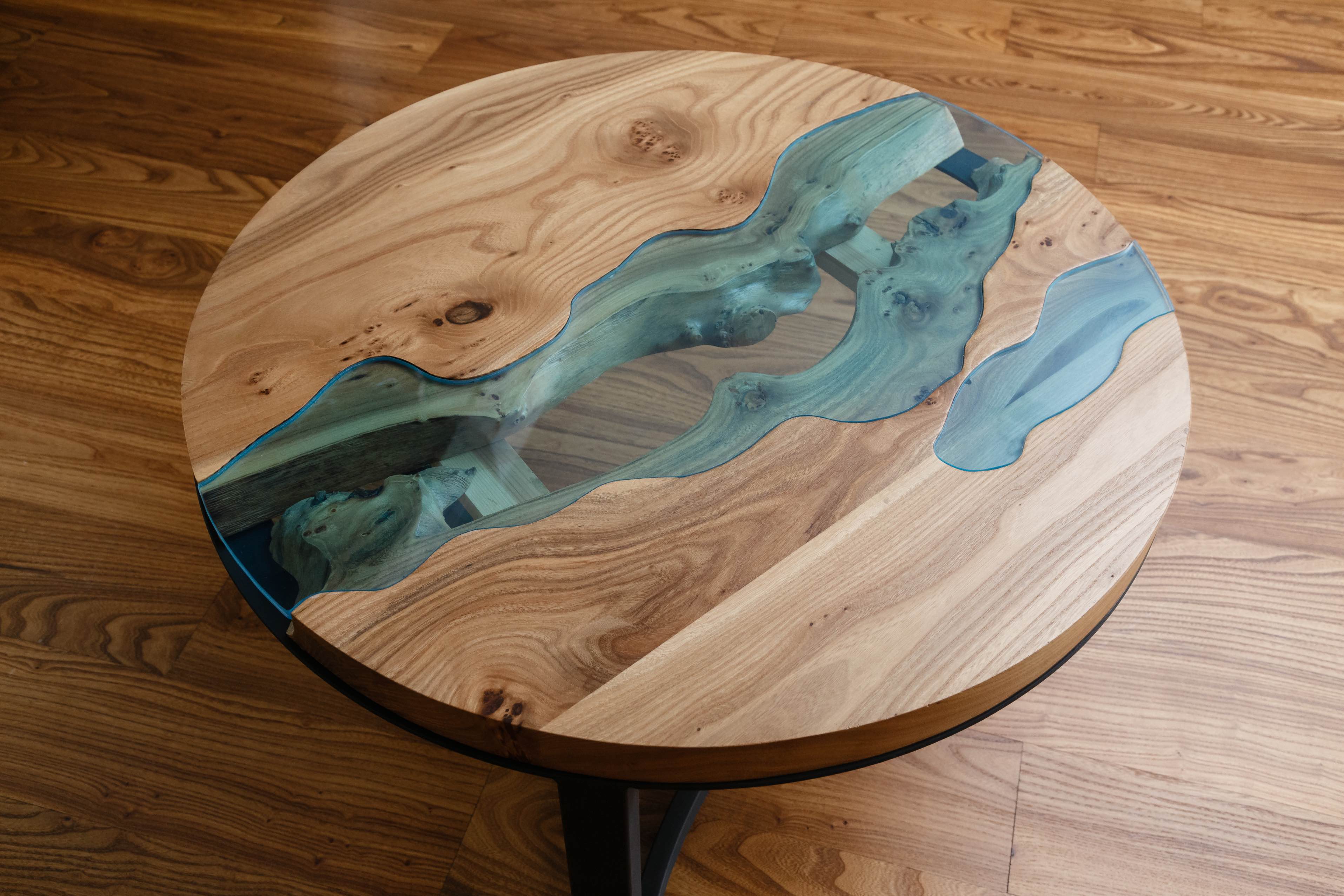 Круглый журнальный столик "Каньон" со стеклом d-900 мм, h 470 мм