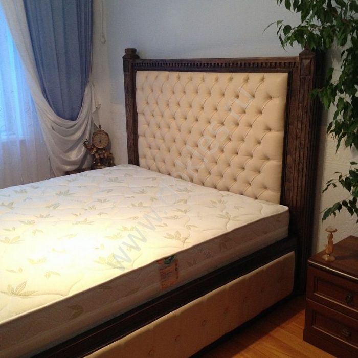 Кровать с каретной стяжкой в изголовье 1600*2000 мм